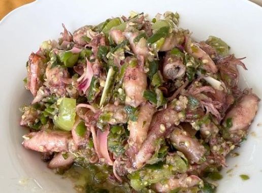 Membuat Sambal Cumi Asin yang Gurih dan Pedas, Ini Tiga Resepnya